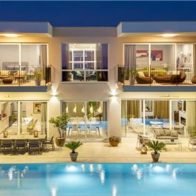 Luxury 4-Bedroom Villa with generous sized Infinity Pool near Buje, Istria. Sleeps 8